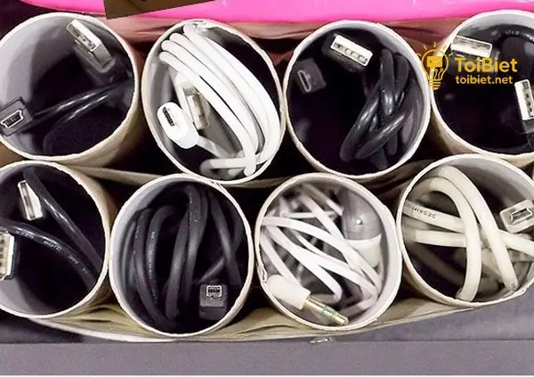 Sắp xếp các loại dây cáp của bạn với lõi giấy vệ sinh