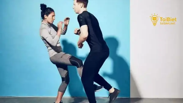 Háng là một trong những điểm yếu dễ bị tấn công Háng là một trong những điểm yếu dễ bị tấn công